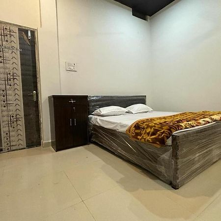 Madhuri Guest House Варанасі Екстер'єр фото