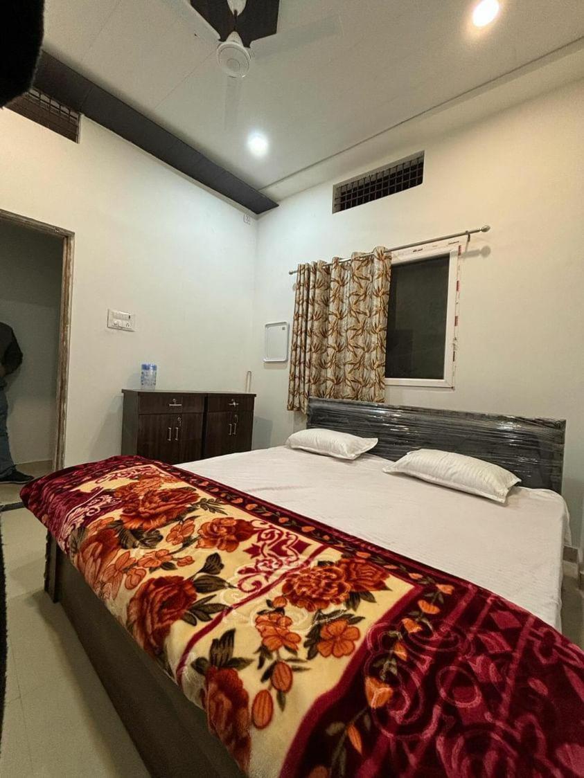 Madhuri Guest House Варанасі Екстер'єр фото