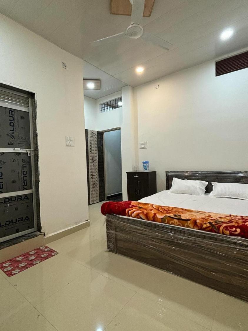 Madhuri Guest House Варанасі Екстер'єр фото