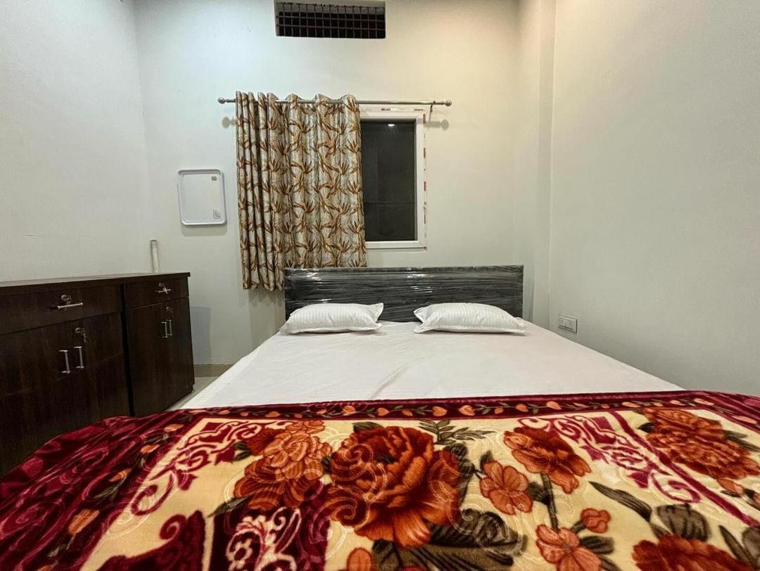 Madhuri Guest House Варанасі Екстер'єр фото